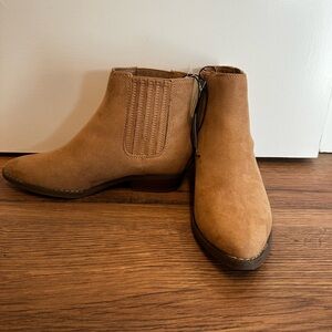 Universal Thread Light Brown Ankle Boots